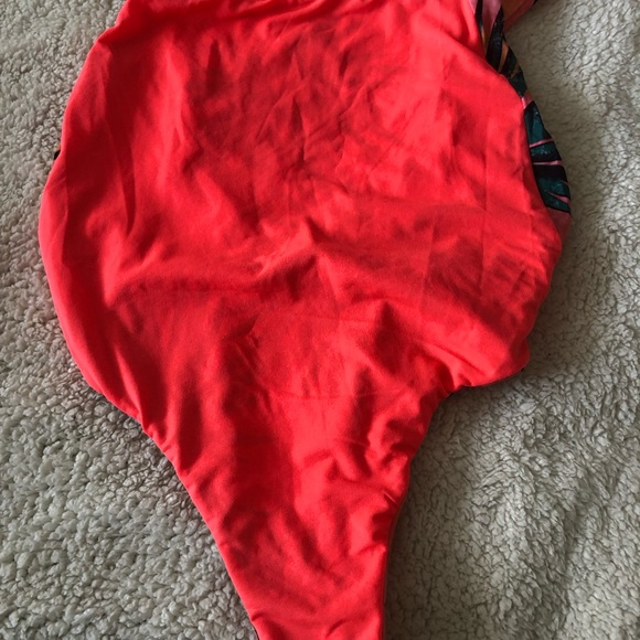 BRAND NEW ONE PIECE SWIMSUIT FROM BILLABONG - Picture 8 of 9